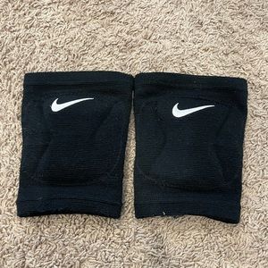 Nike Essentials Volleyball Knee Pads